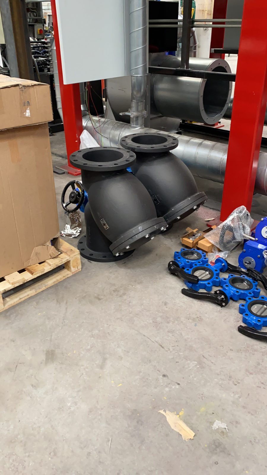 Twin pipework elbows with butterfly valves