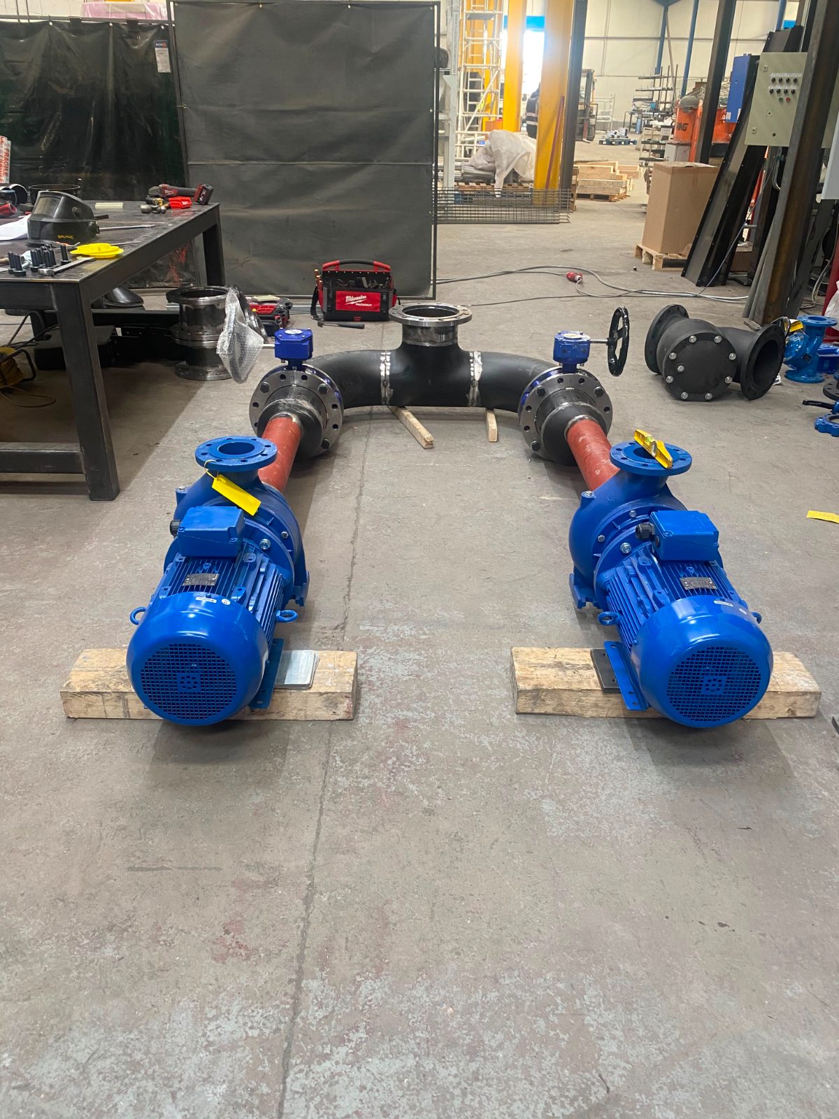 Circular pipework loop assembly