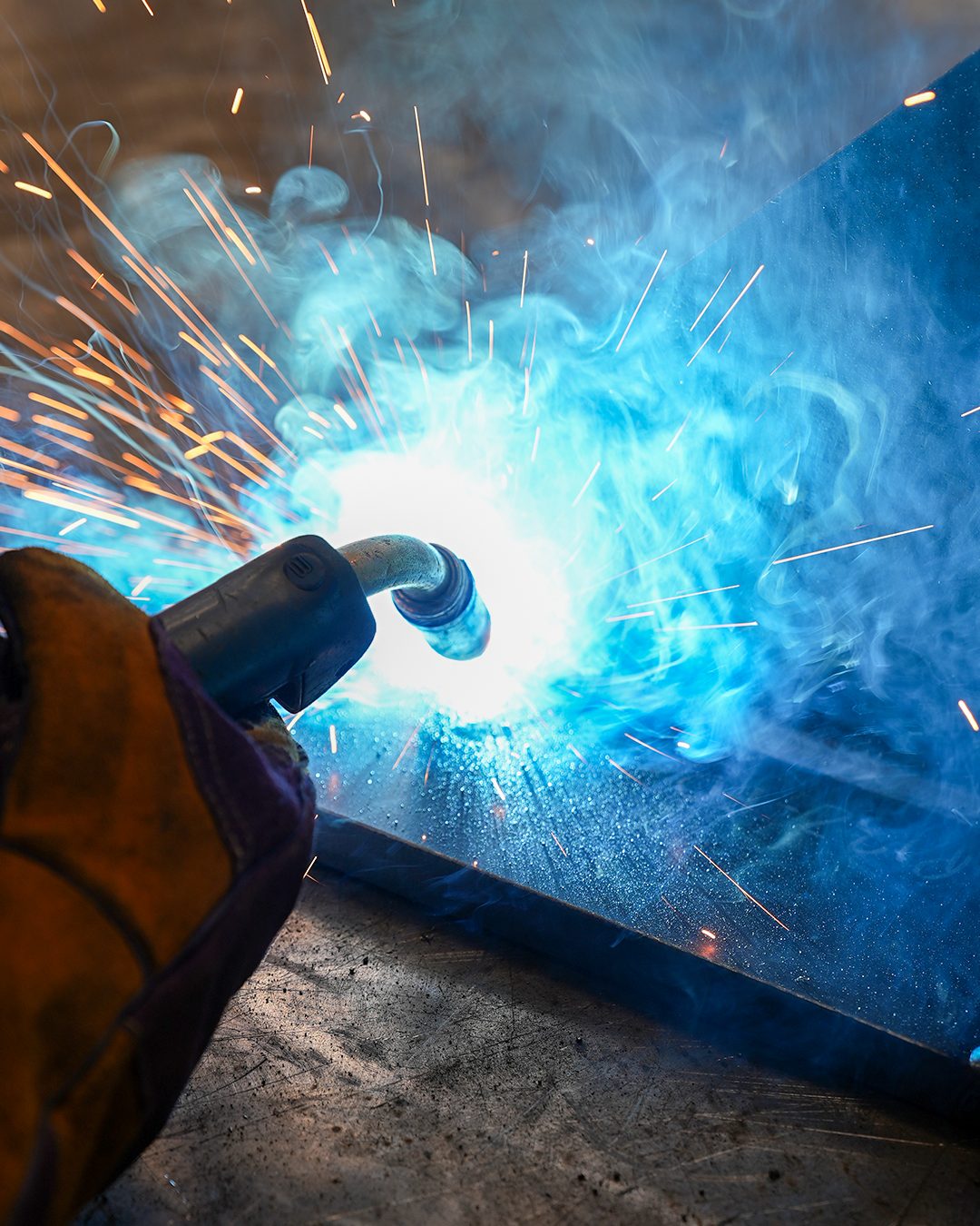 MIG torch mid-weld