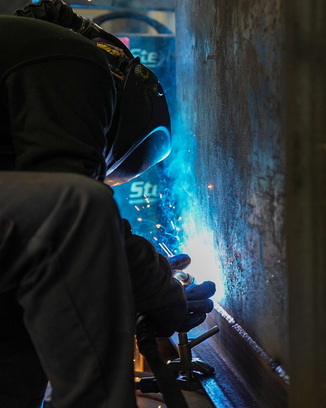 MIG welding a plate seam